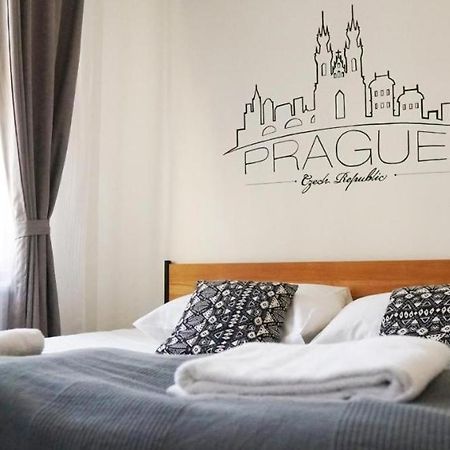 Thai Sun Hostel Prag Exteriör bild