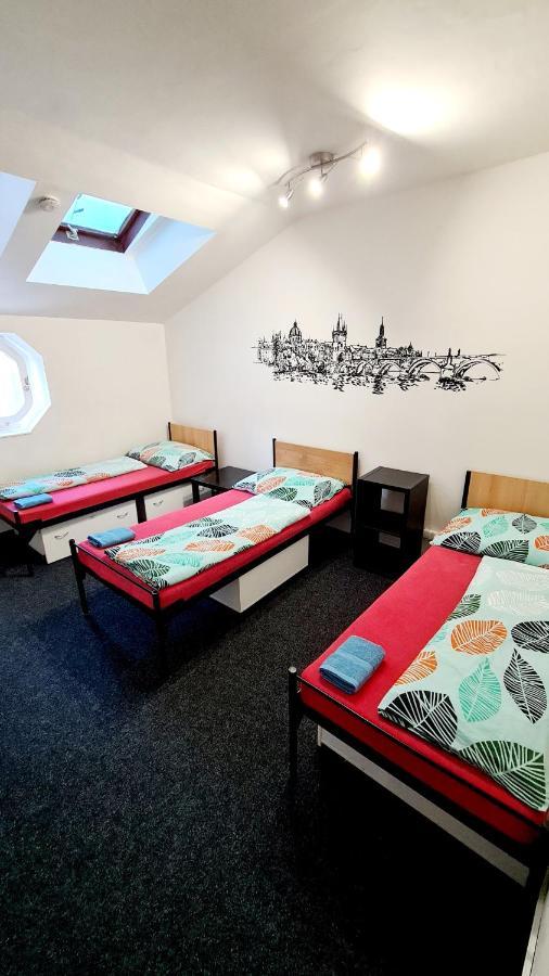 Thai Sun Hostel Prag Exteriör bild