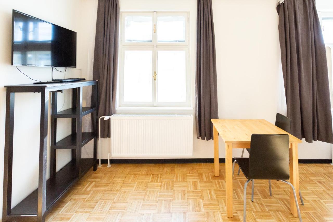 Thai Sun Hostel Prag Exteriör bild